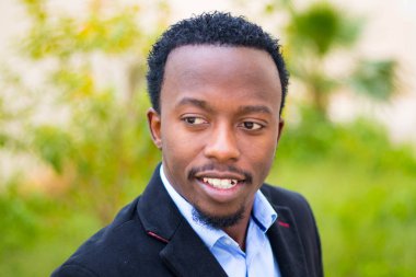 Yakışıklı bir adam niteliğine