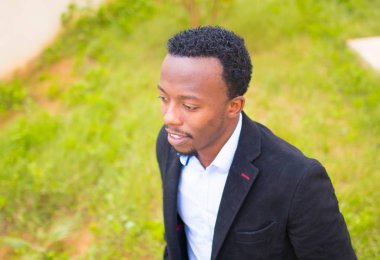 Yakışıklı bir adam niteliğine