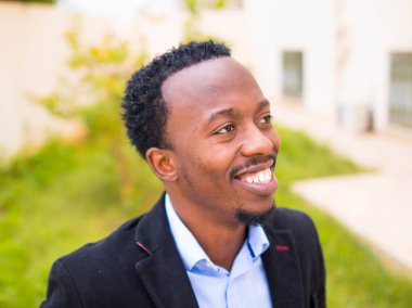 Yakışıklı bir adam niteliğine