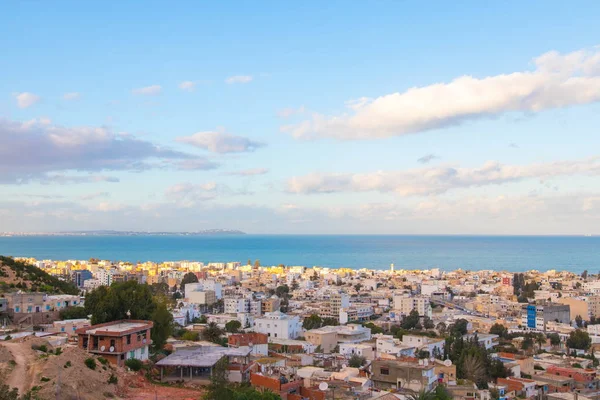 Deniz kıyısında bir Tunus city
