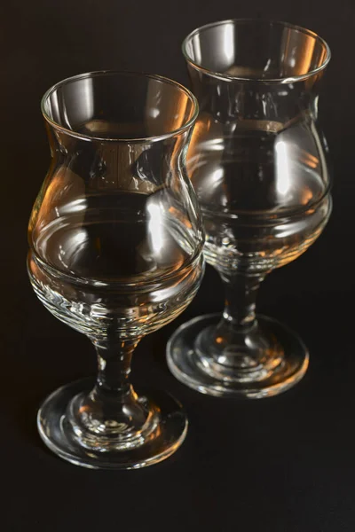 Two empty beer glasses over black background. — Stock Photo, Image