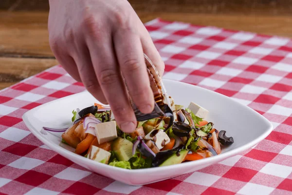 Dietary salad with vegetables, cheese feta, arugula and sauce. Traditional Italian cuisine, Italian concept. — Stock Photo, Image