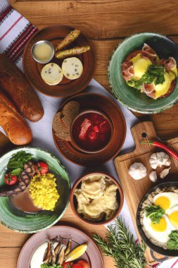 Sağlıklı kahvaltı ve temiz yeme konsepti. Boşluk afişini kopyala.