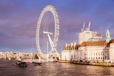 Gün batımında Londra. Londra gözü. Turizm, seyahat konsepti, seyahat. Geleneksel İngiliz şiveleri. Pankart.