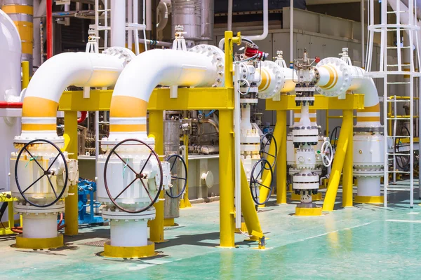 Gaz güçlendirici kompresör petrol ve doğal gaz merkezi işlem platformu sıkıştırmak Buhar kurtarma birimi için atık gaz ve swehttp://st3.depositphotos.com/8316944/12638/i/450/depositphotos_126389686-empty.jpet gaz kaybını azaltmak için geri normal işlem için gönderilen.