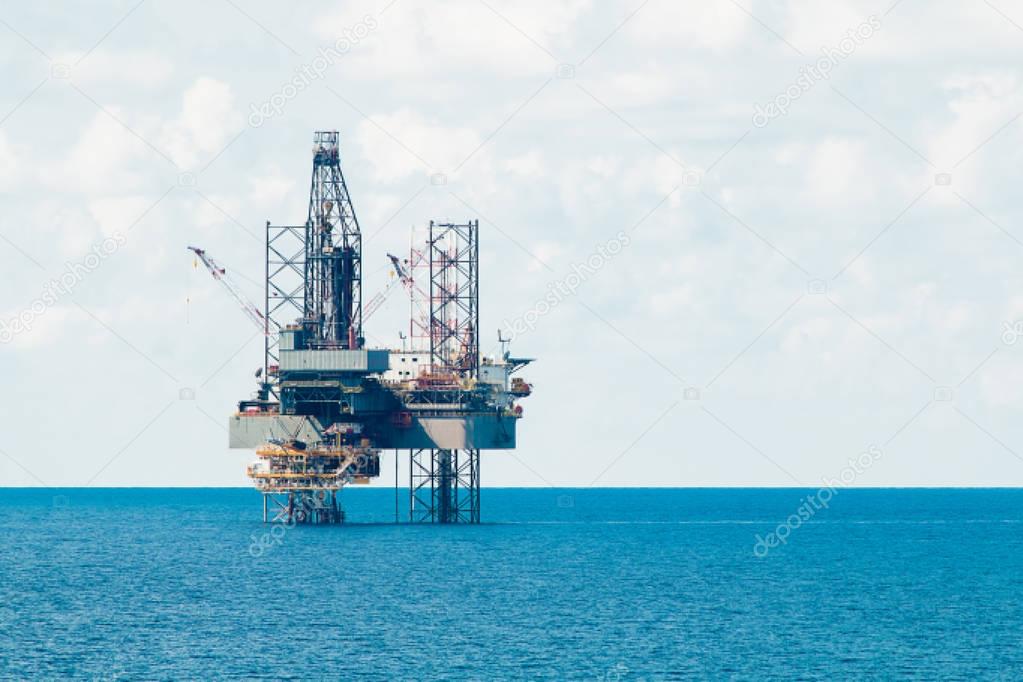 Offshore Production Platform in the Middle of Ocean for Oil and 