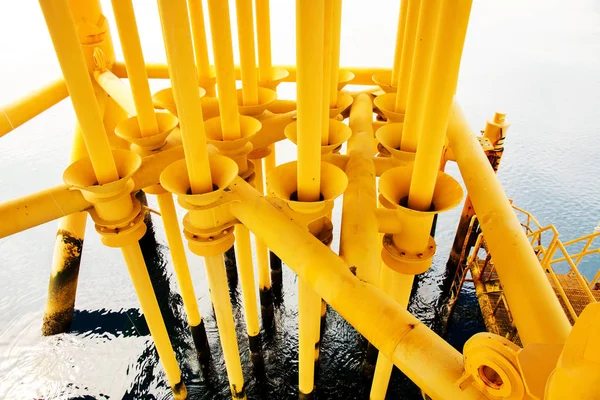 Plataforma de construcción en alta mar para la producción de petróleo y gas, Petróleo a — Foto de Stock