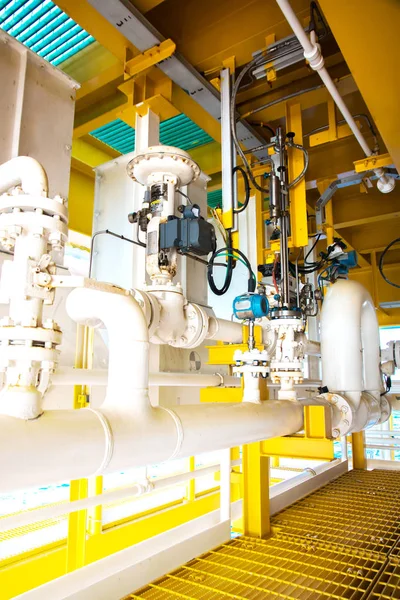 Válvula de control de presión para el proceso de control de petróleo y plataforma de gas —  Fotos de Stock
