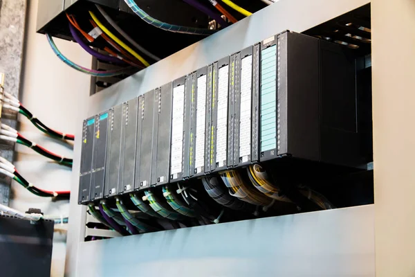 PLC programlanabilir mantık denetleyici, bu resmi göster sabit kablo co