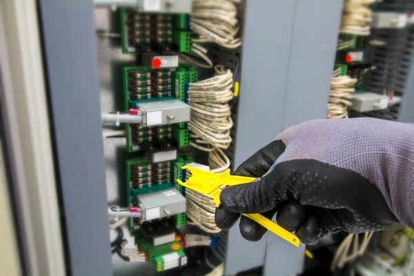 Fuse removal tool ,hand of technician during replace the fuse in — Stock Photo, Image