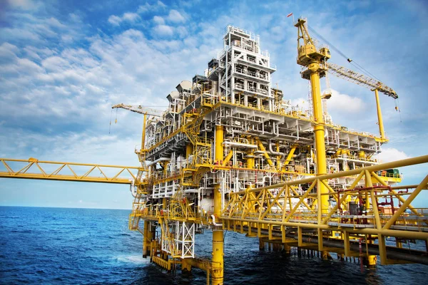 Нафтогазова платформа в затоці або морі, Світова енергія, О — стокове фото