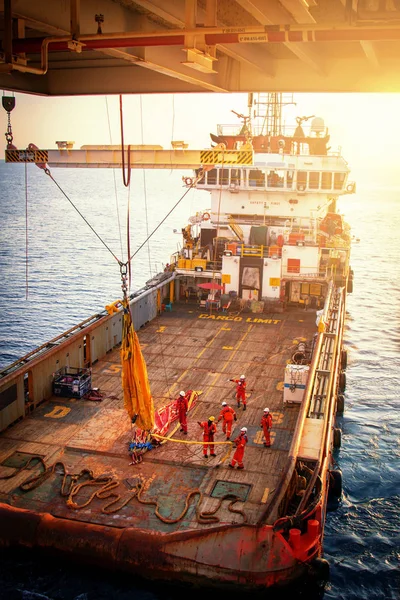 Tekne, tedarik tekne boşaltması kargo petrol ve doğal gaz platform sırasında 