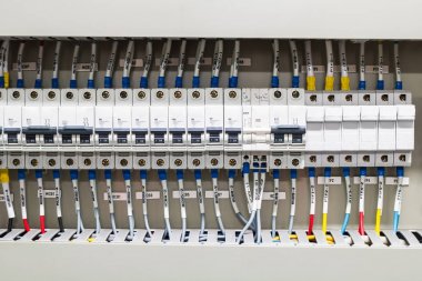 Teller ve devre kesiciler elektrik dağıtım kutusu