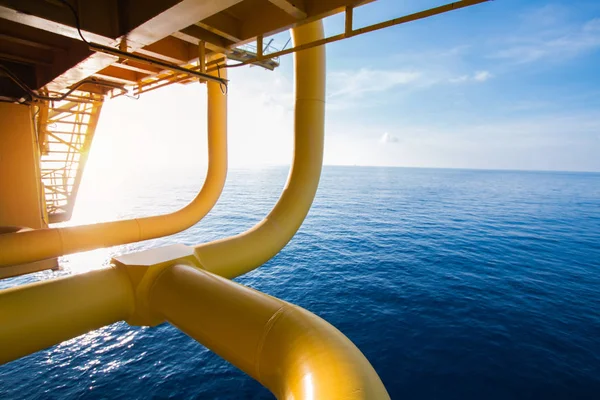 Üretim petrol ve doğal gaz offshore inşaat platformu. Petrol bir — Stok fotoğraf