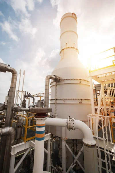 Escape del motor de la turbina de gas en la plataforma de petróleo y gas mar adentro C — Foto de Stock