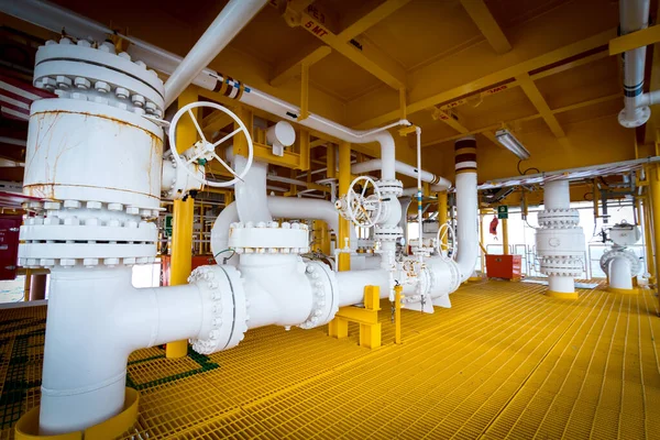 Pijpleidingen Olie Gasplatform Voor Productie Olie Gasproces Besturing Door Automatiseringssysteem — Stockfoto