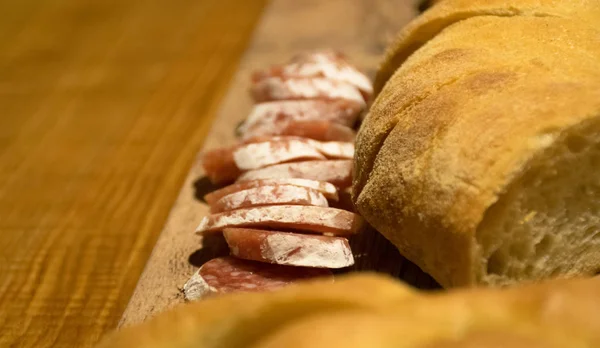 Iberische worst gesneden met brood — Stockfoto