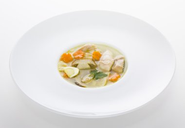 Tavuk ve mantar makarna ile İtalyan çorbası