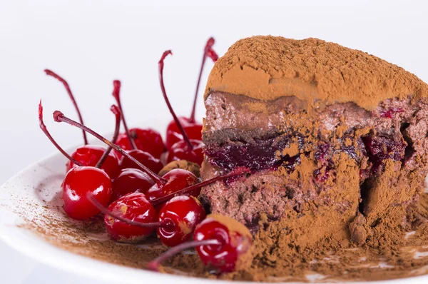 Heerlijke cake op een spiegelend oppervlak kookte thuis — Stockfoto