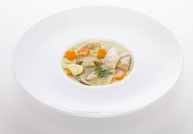 Tavuk ve mantar makarna ile İtalyan çorbası