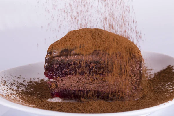 Evde bir ayna yüzeyinde lezzetli pasta pişmiş