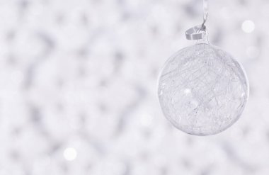 Güzel bir kış arka plan üzerinde parlak top