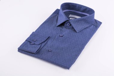 Yığılmış klasik erkek gömlek