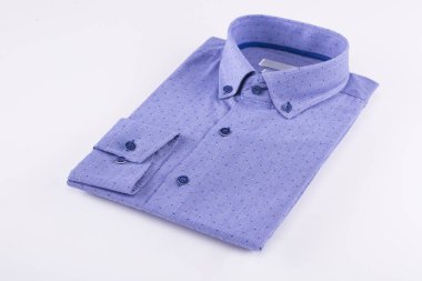 Yığılmış klasik erkek gömlek