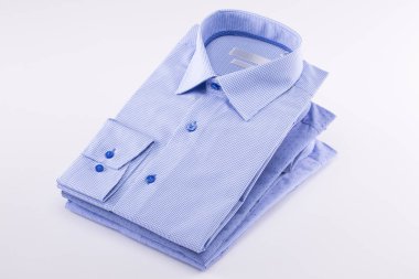 Yığılmış klasik erkek gömlek