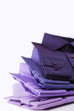 Yığılmış klasik erkek gömlek