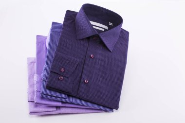 Yığılmış klasik erkek gömlek