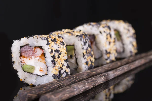 Sushi Gunkan 'ı, Nigiri' yi ve dürümleri hazırla.