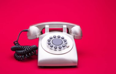 Telefon ahizesi uzun bir kablo üzerinde