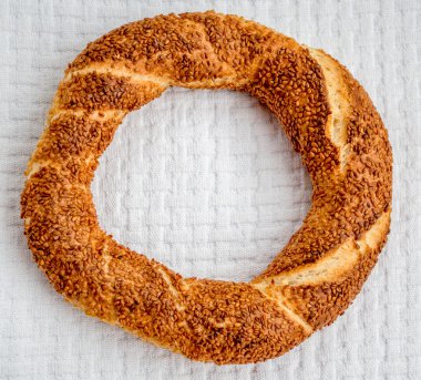 Geleneksel Türk Donut (Simit) bir beyaz kapak
