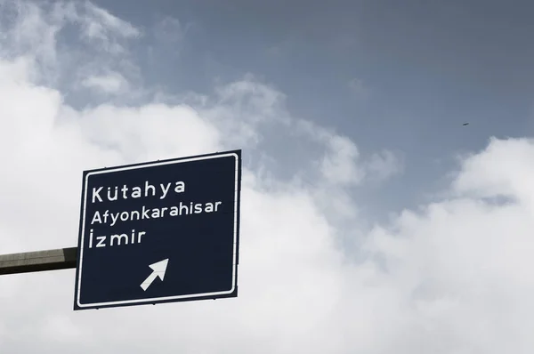 Türkisches Straßenschild, Bezirk Tepebasi in Eskisehir / Türkei — Stockfoto