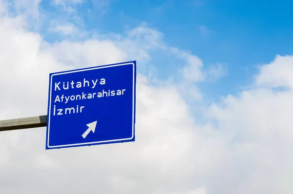 Türkisches Straßenschild, Bezirk Tepebasi in Eskisehir / Türkei — Stockfoto