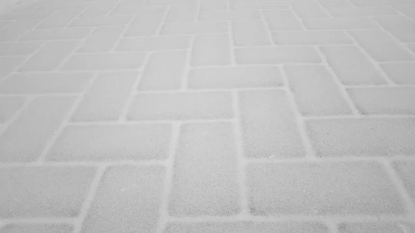 Ubin paving kecil dari trotoar yang ditutupi oleh salju — Stok Foto