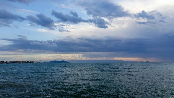 Vedere dramatică a mării și a cerului frumos — Fotografie, imagine de stoc