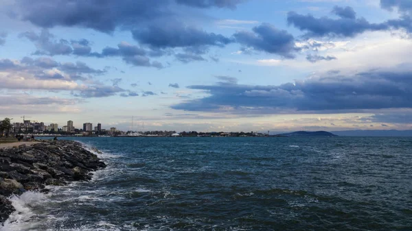 Dramatic view of sea and beautiful sky in Moda, Istanbul city — Stock Photo, Image