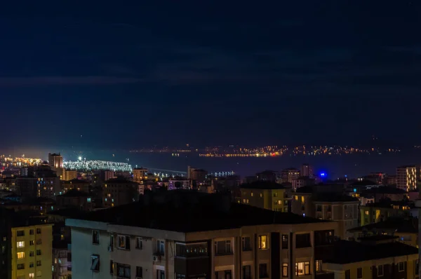 Flygfoto över Kadikoy Istanbuls stad på natten — Stockfoto