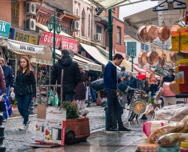 Eskişehir - 13 Mart 2017: Genel Pazar, insanlar