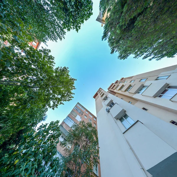 Low angle shot of city buildings with blue sky background — Stock Photo, Image