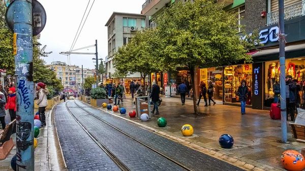 Istanbul, Türkiye - 24 Aralık 2016: Kadıköy sokakların genel görünümü