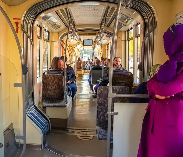 Eskişehir - 01 Nisan 2017: Eskişehir tramvay yolcu — Stok fotoğraf