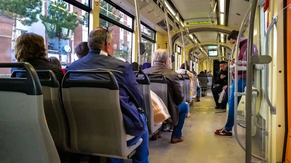 Eskişehir - 24 Şubat 2017: Eskişehir tramvay yolcu — Stok fotoğraf