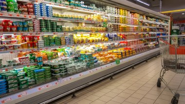 Eskişehir - 15 Şubat 2017: Gıda araç/gereçleri satış market raflarında