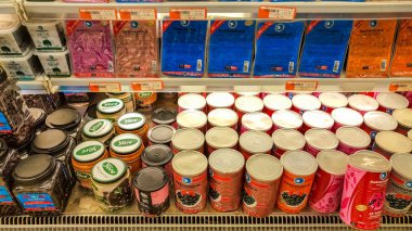 Eskişehir - 15 Şubat 2017: Gıda araç/gereçleri satış market raflarında