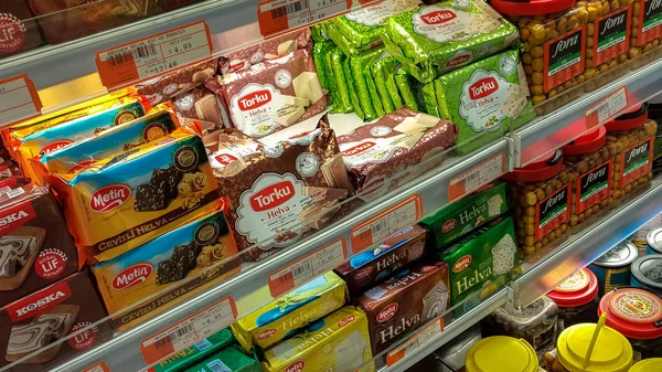 Eskişehir - 15 Şubat 2017: Gıda araç/gereçleri satış market raflarında