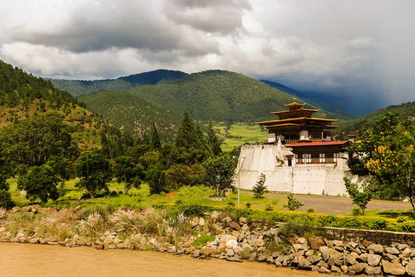 Pungthang Dechen Phodrang Dzong - Palace of Great Happiness), Бутан. — стокове фото