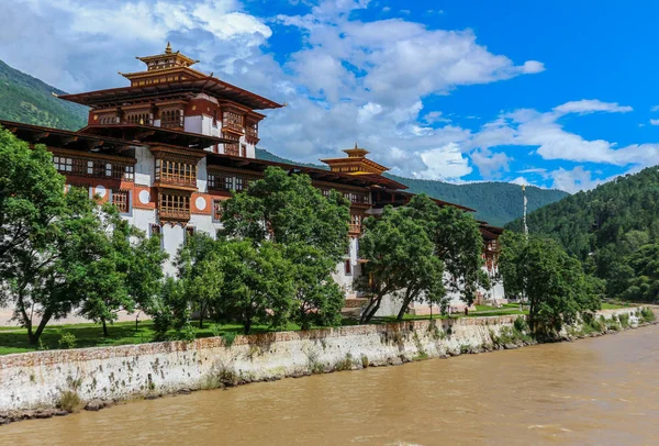 Pungthang Dechen Phodrang Dzong - Palace of Great Happiness), Бутан. — стокове фото